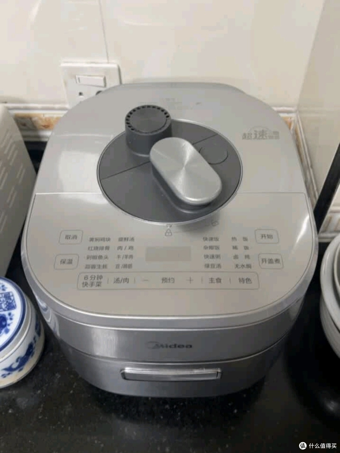 美的25年新款电压力锅:10分钟炖烂牛腩+中途加菜不喷溅