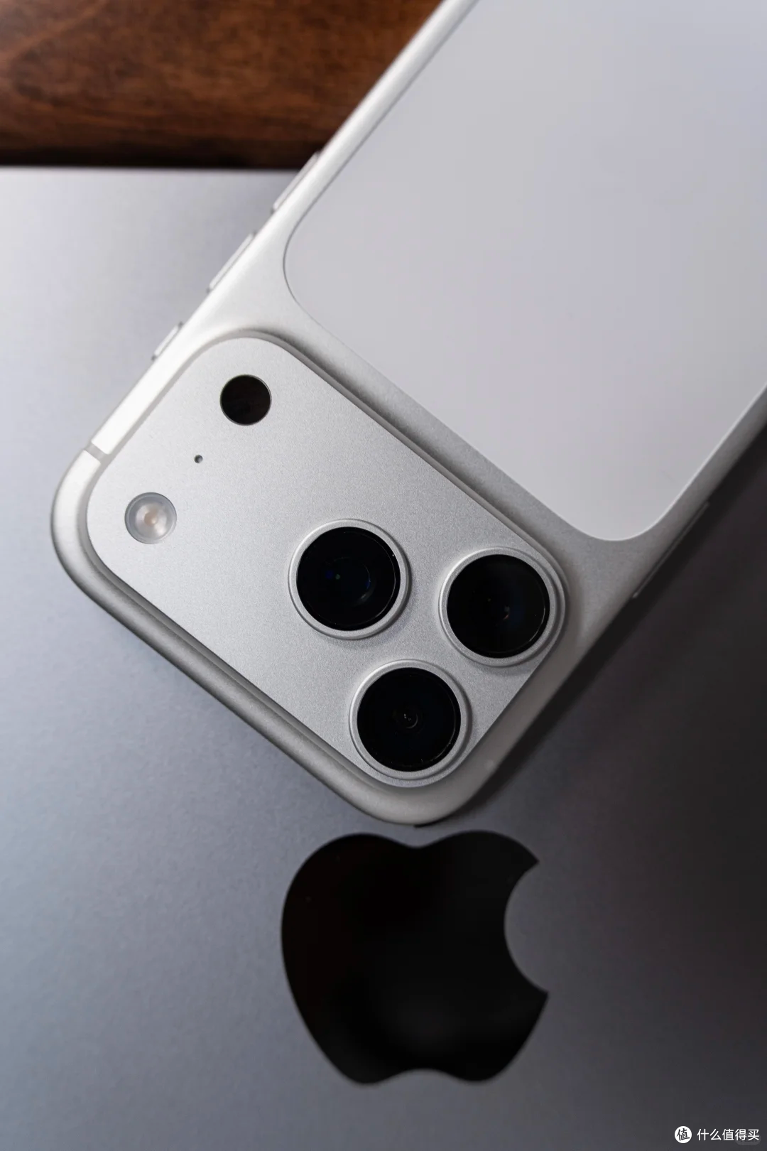 没抢 iPhone17Pro 首发！黄牛 + 300？等降价省 400 太香🤫