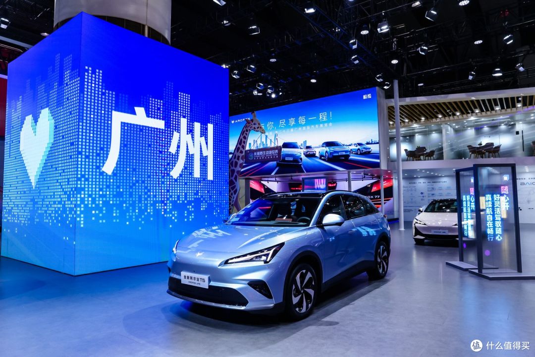 极狐双线发力:全新阿尔法T5与豪华MPV原型车共塑品牌新高度