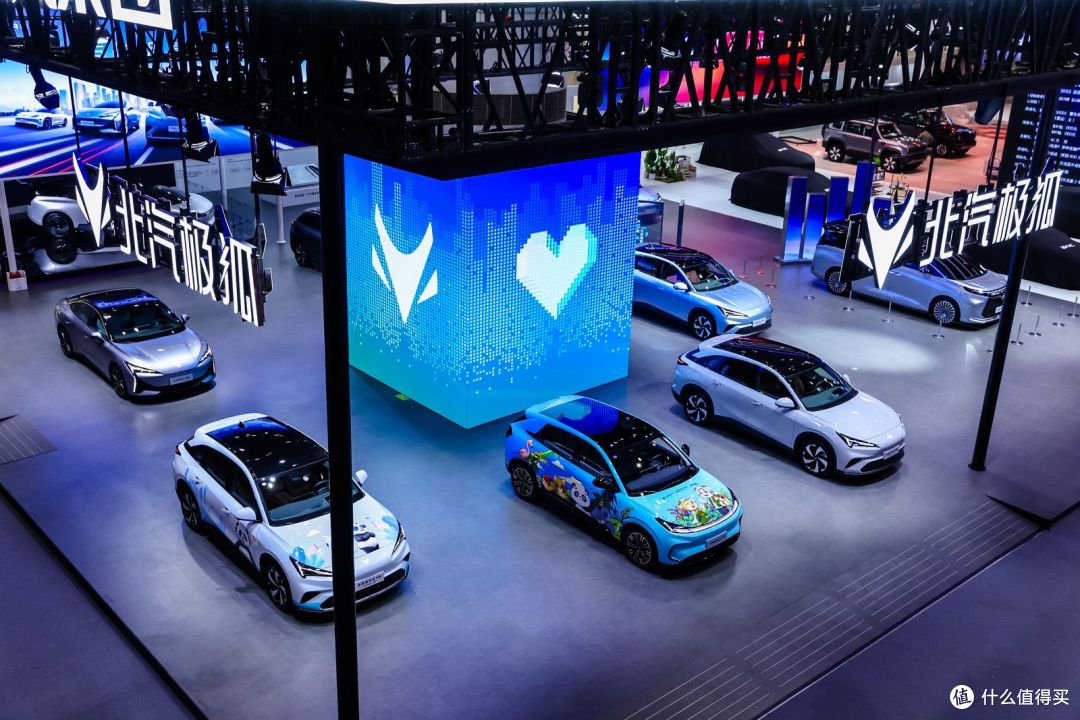 极狐双线发力:全新阿尔法T5与豪华MPV原型车共塑品牌新高度