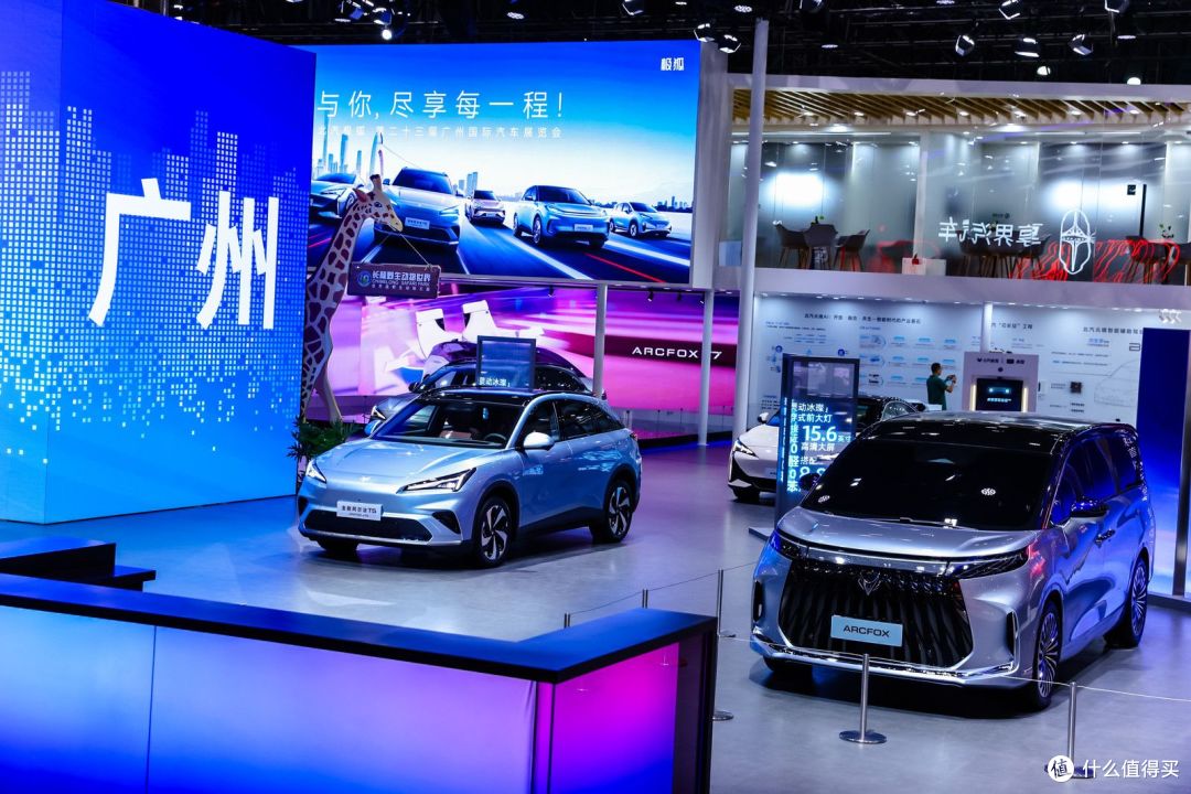 极狐双线发力:全新阿尔法T5与豪华MPV原型车共塑品牌新高度