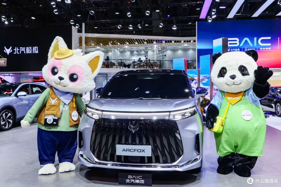 极狐双线发力:全新阿尔法T5与豪华MPV原型车共塑品牌新高度