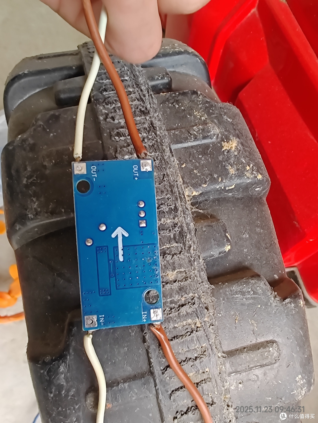 几块钱将玩具车改30AH锂电池——续航逆天