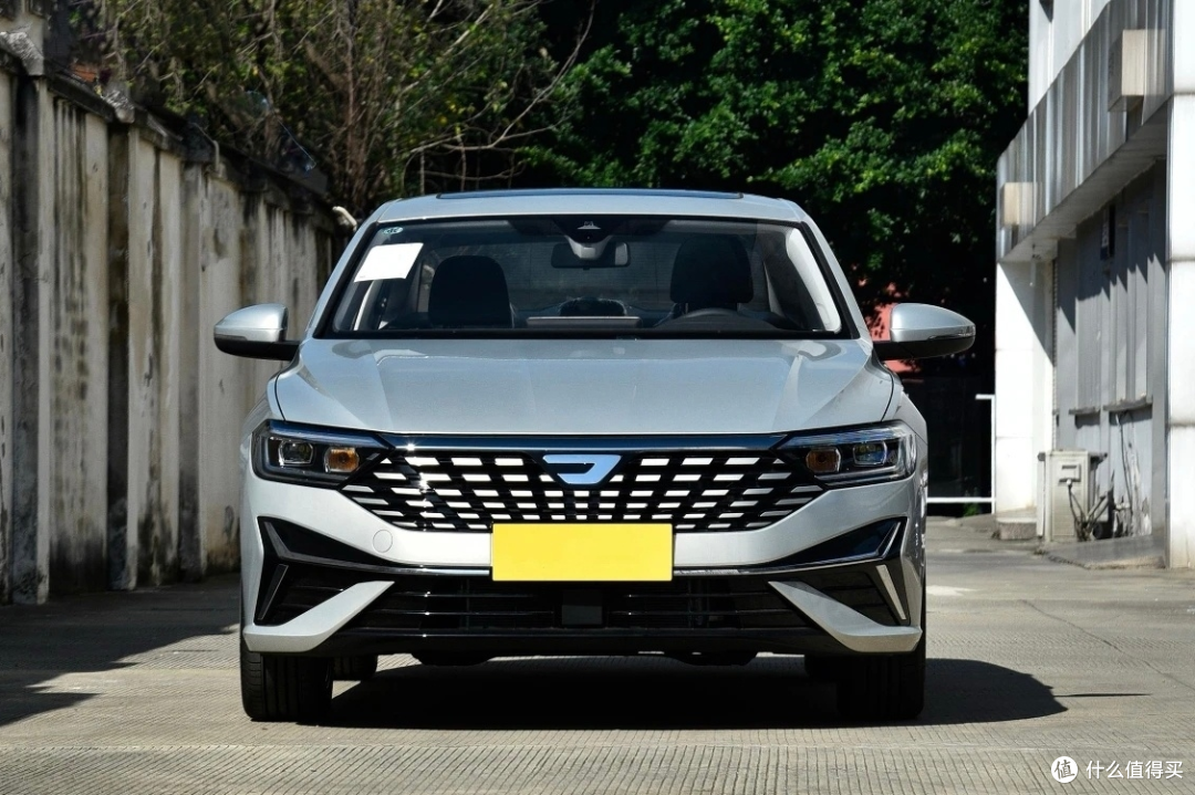 换标版“大众速腾”，卖7.18万，配1.4T+7DCT，油耗5.87L适合家用