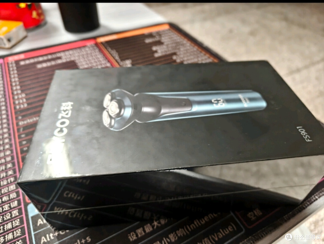 飞科(FLYCO)电动剃须刀旋转式男士刮胡须刀快充