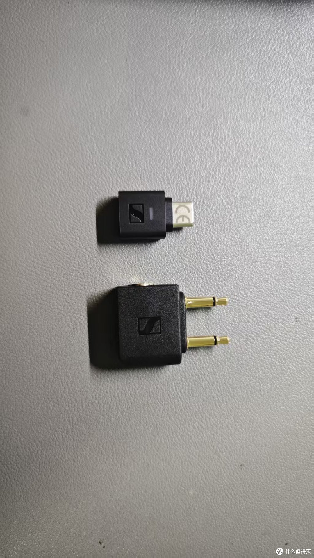 图12-蓝牙发射器和飞机转换头