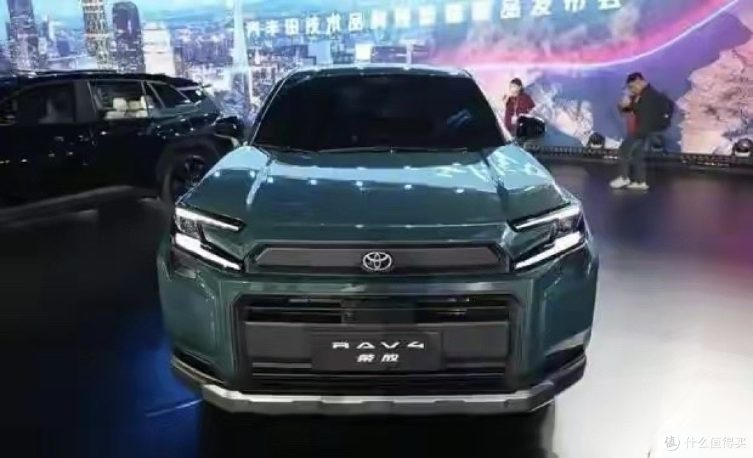 15.18万起!丰田RAV4疯卷同级,增配不涨价狠到骨子里