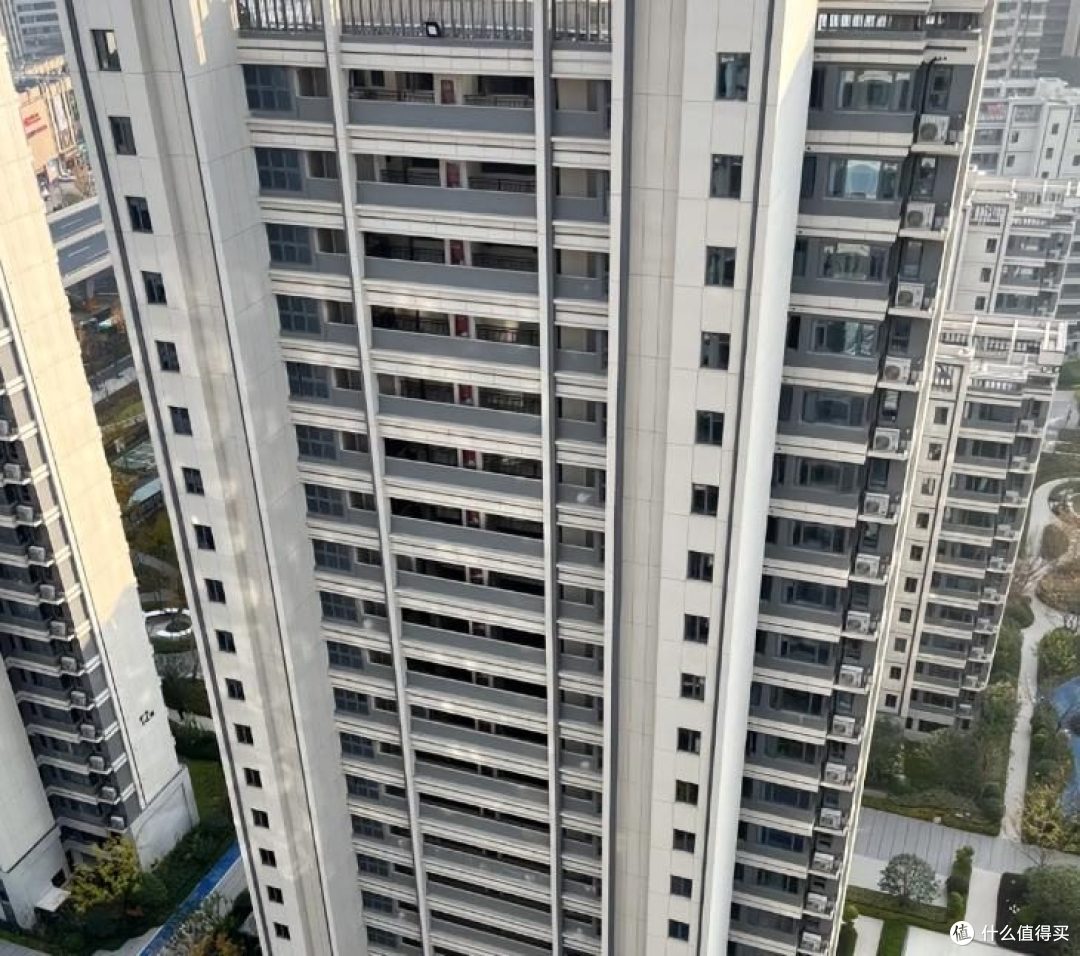 卖掉原来高层,搬回步梯房后找回舒适感,发现高层其实是智商税!