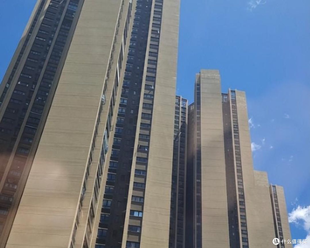 卖掉原来高层,搬回步梯房后找回舒适感,发现高层其实是智商税!