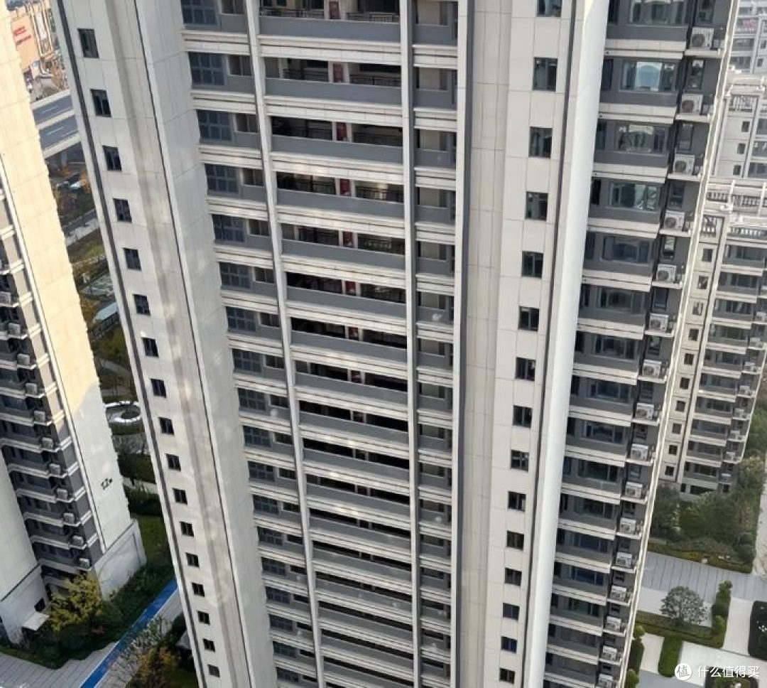 卖掉原来高层,搬回步梯房后找回舒适感,发现高层其实是智商税!