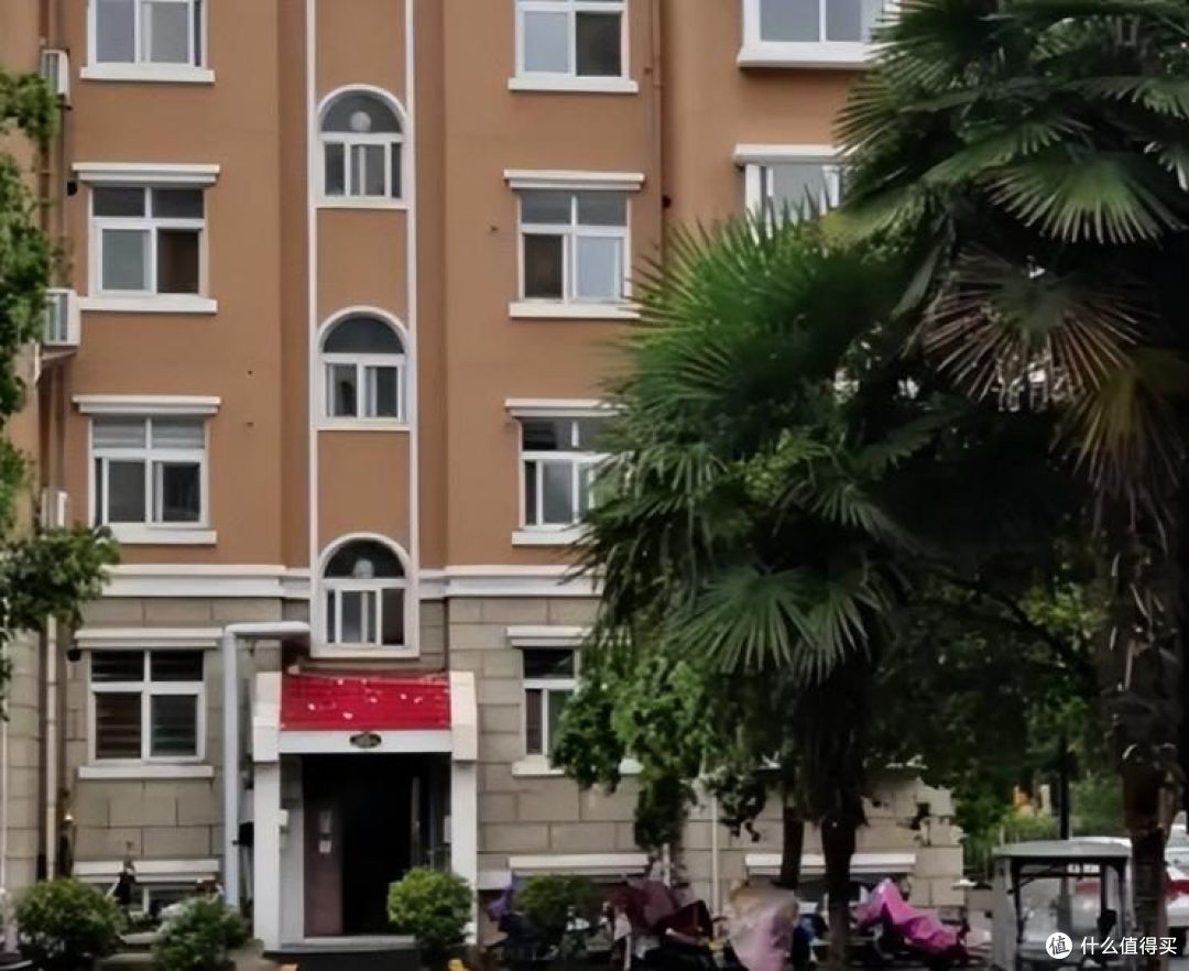 卖掉原来高层,搬回步梯房后找回舒适感,发现高层其实是智商税!