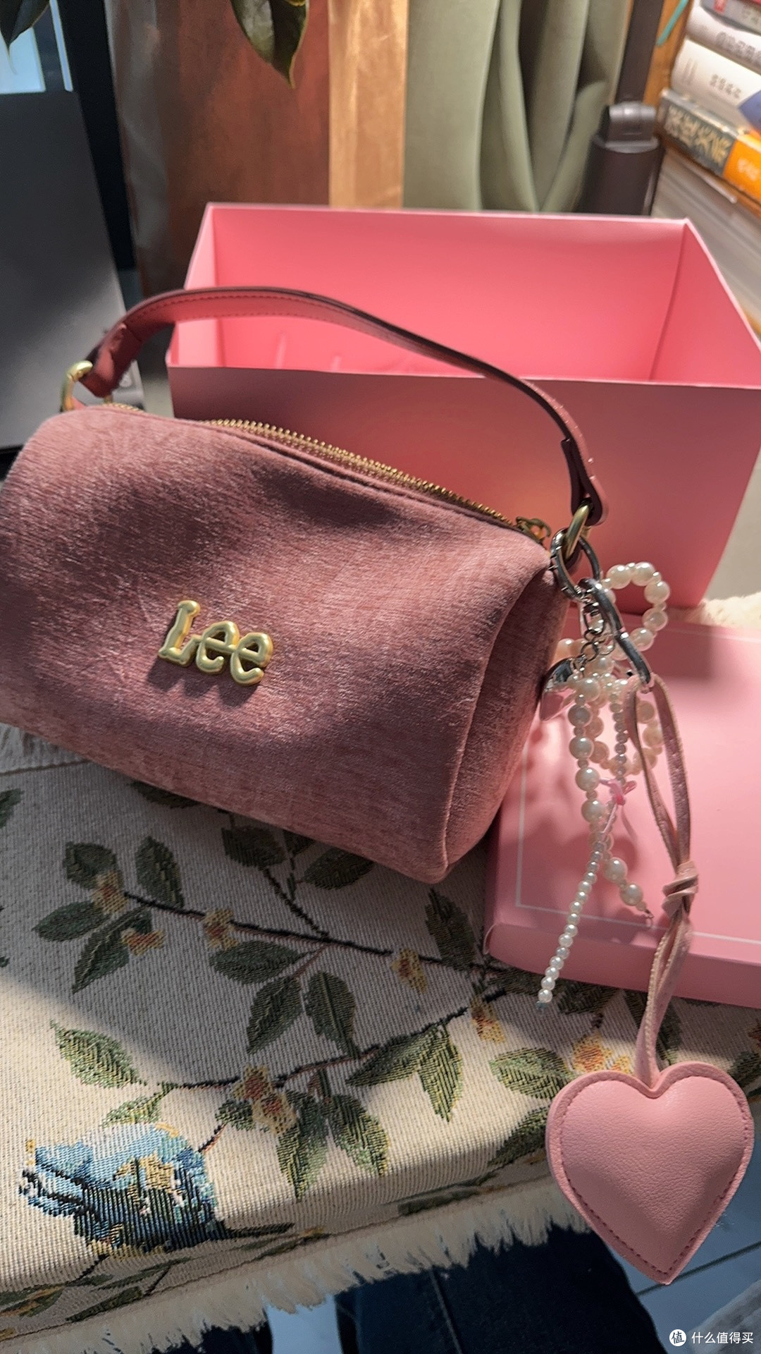 新品开箱!Lee丝绒馒头包,甜酷风女生的迷你时尚单品