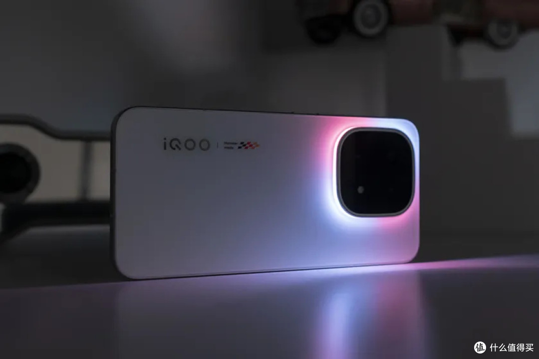 2025“接近完美”的3款手机,公认高性价比,16GB+512GB能用六年
