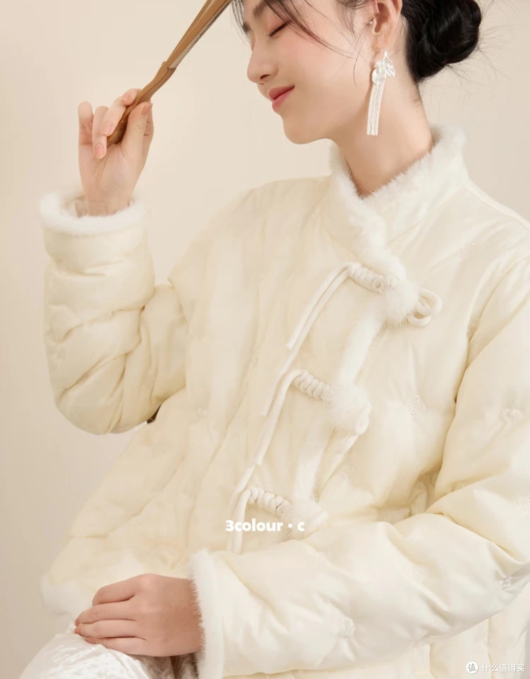 这件三彩新中式羽绒服,让我在冬天美出新高度!