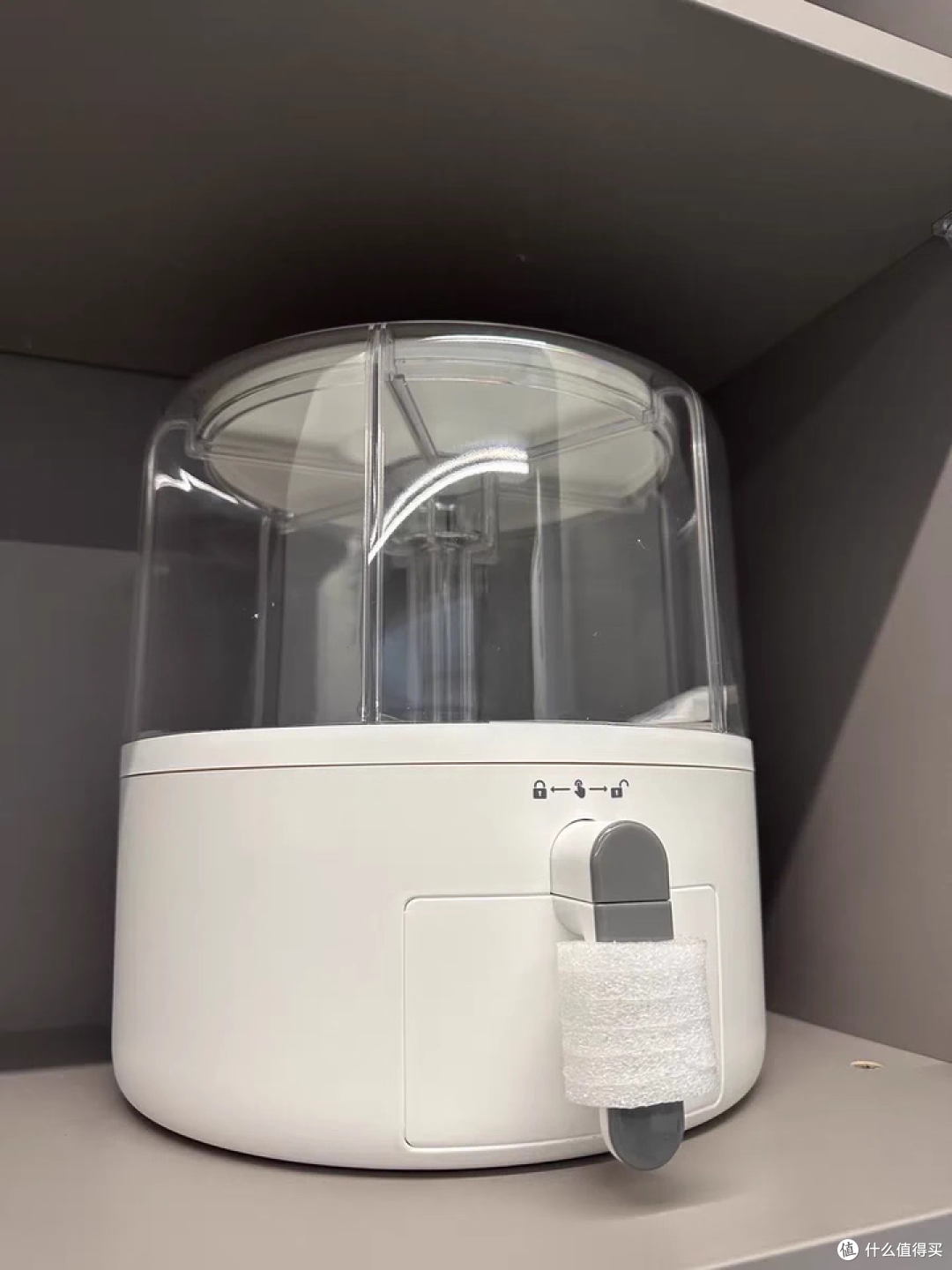 小户型厨房封神!1 个顶 6 个的旋转储米箱,省空间还好看