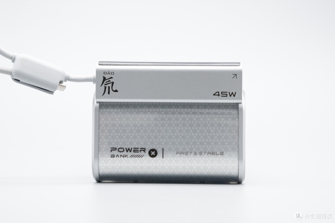 透明机甲风拉满!5A PPS加持,红魔氘锋能量魔块移动电源评测