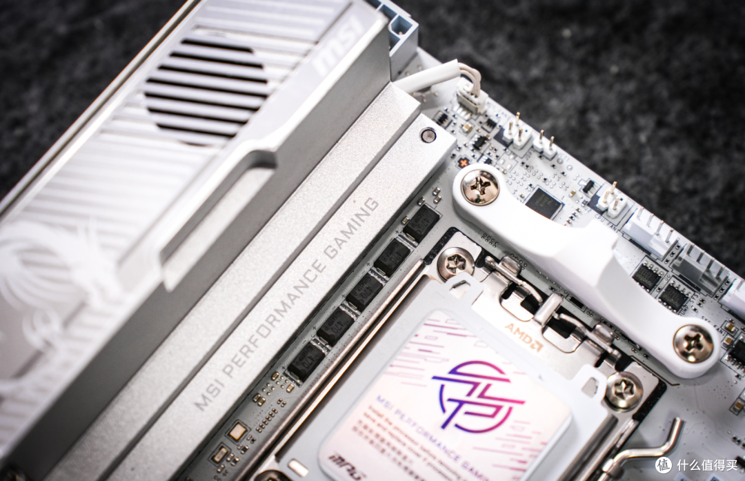 最猛钢炮主板?微星MPG X870I EDGE TI EVO WIFI刀锋钛上手实测