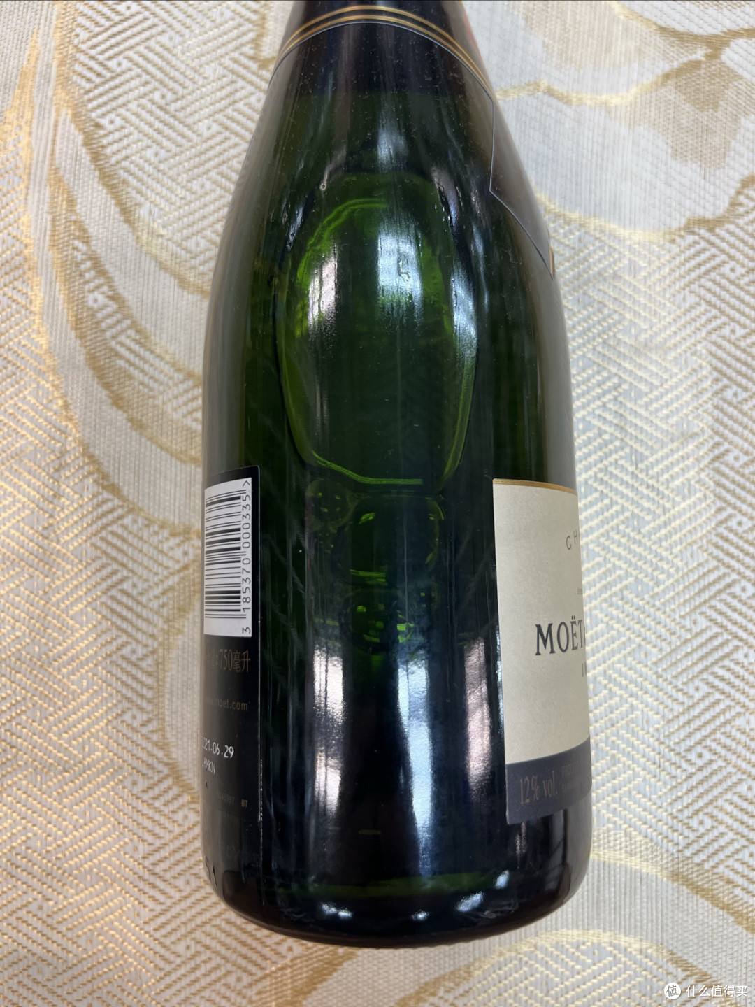 这瓶 “埃佩尔奈的碎钻”：酩悦 Imperial，把庆典装在了气泡里