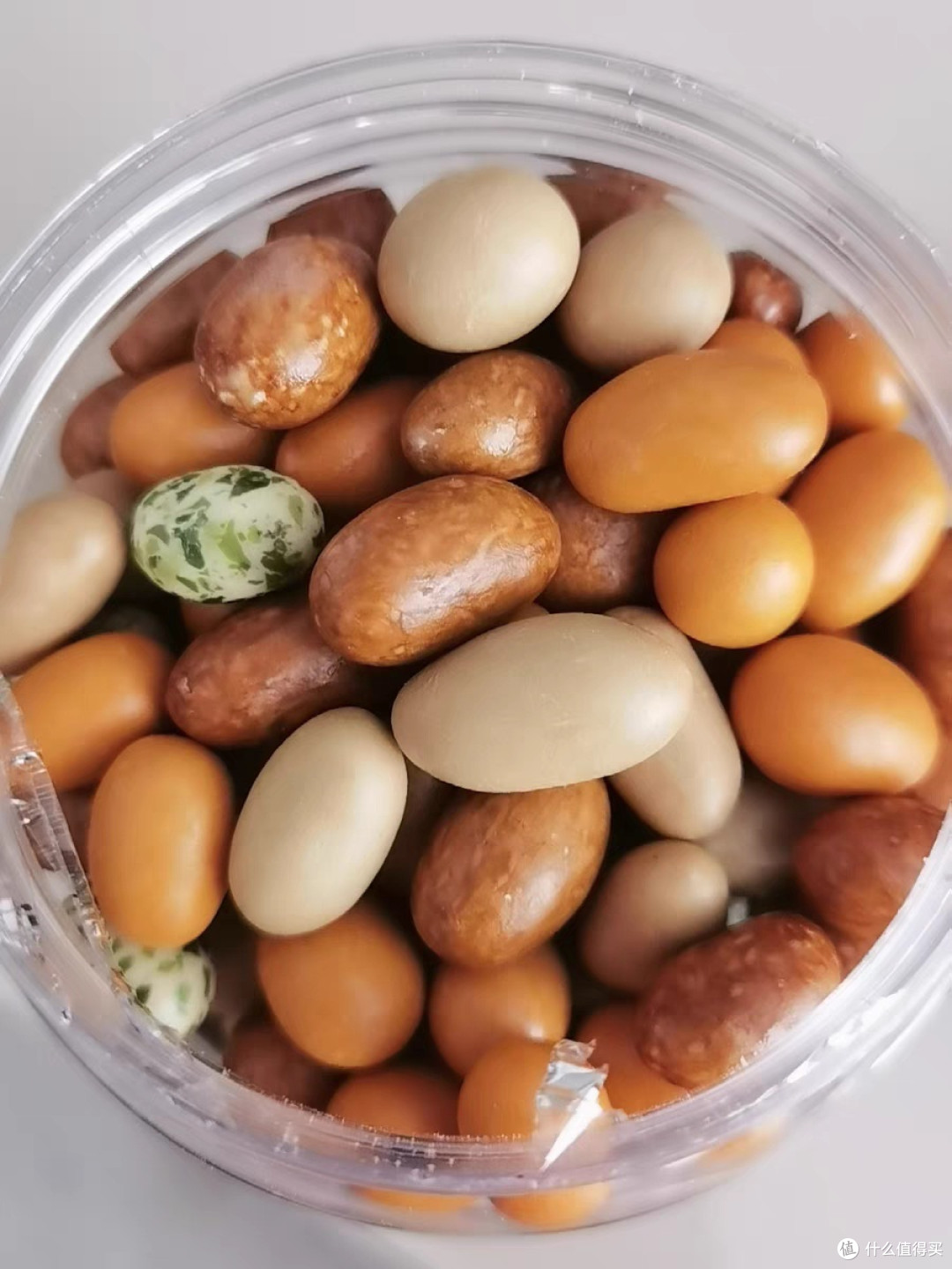 怀旧风味:罐装鱼皮花生新鲜上市