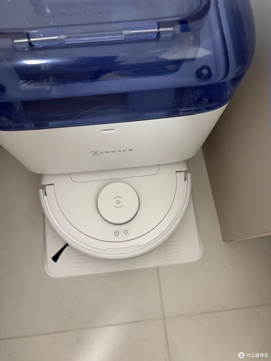 科沃斯地宝 mini 让角落清洁不再 “弯腰抠”