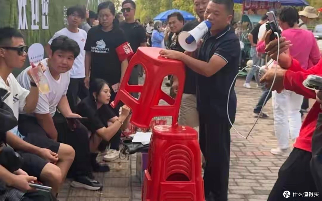 鸡排哥1个月从万人追捧到“求你别来”，到底做错了什么？