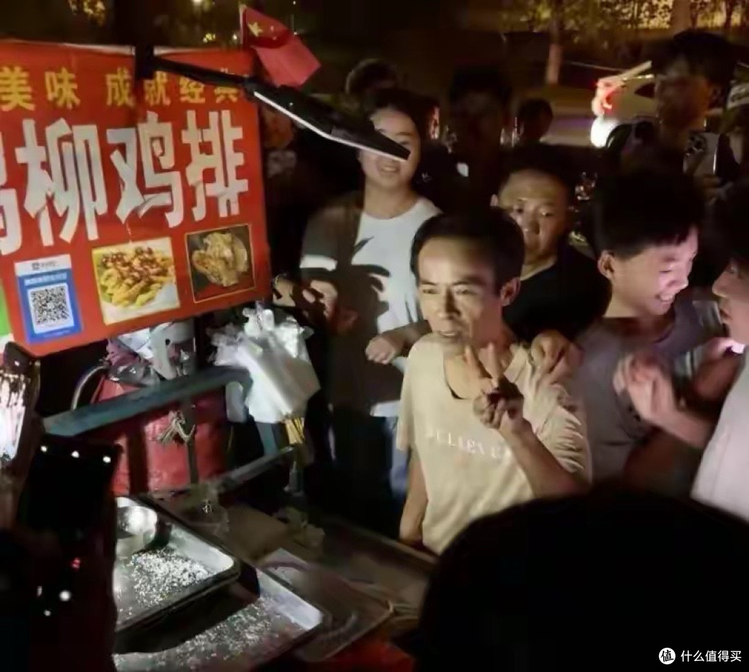 鸡排哥1个月从万人追捧到“求你别来”，到底做错了什么？