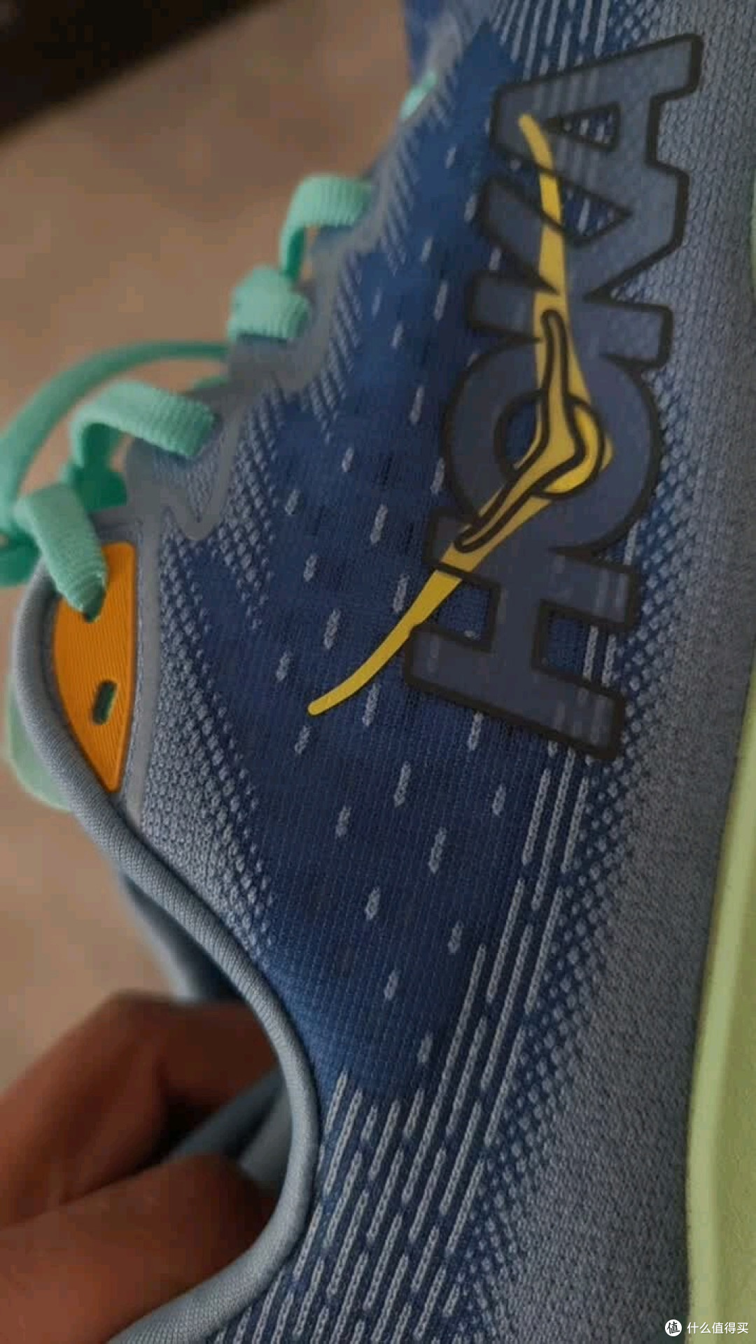 HOKA林康4:冬季公路跑鞋之选