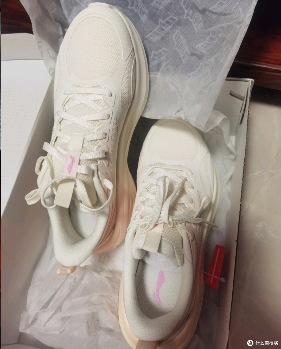 李宁凌波v2女鞋:简约百搭