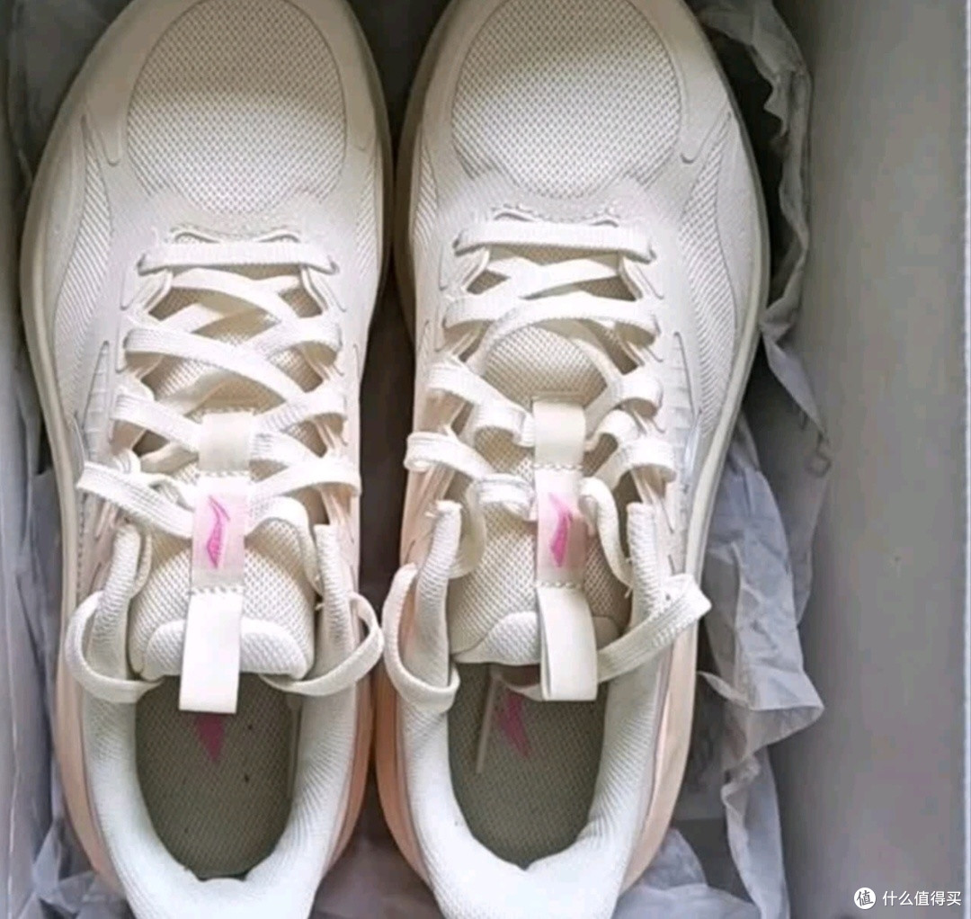 李宁凌波v2女鞋：简约百搭