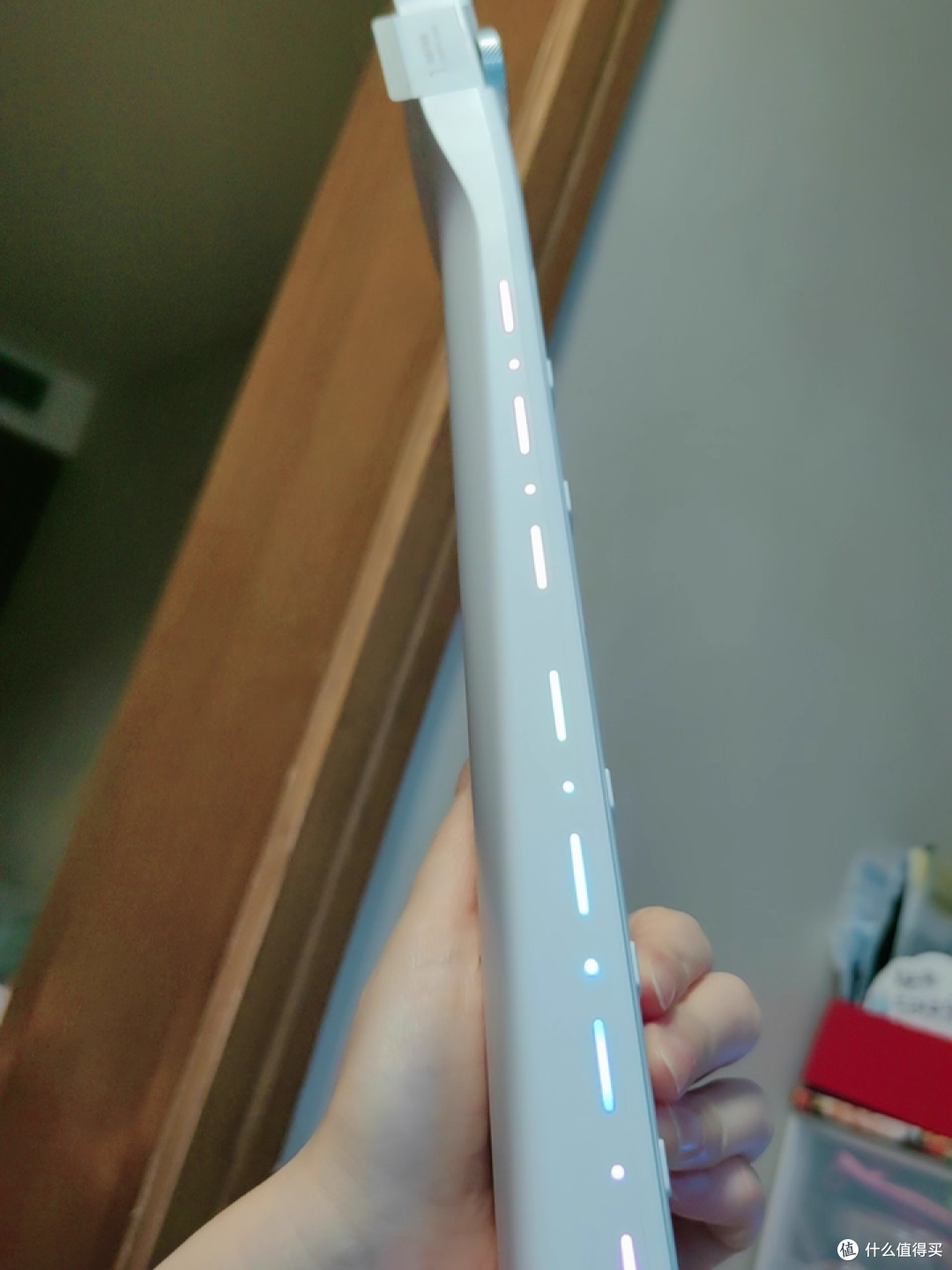 不看手机神器!C2 无弦吉他,模型级做工 + 智能伴奏太香了