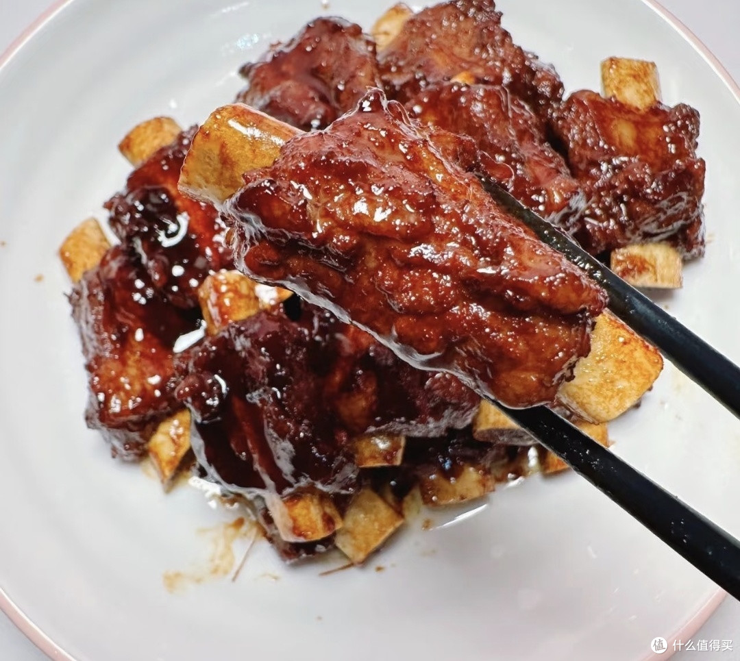 红烧排骨:咸香软糯的家常硬菜,米饭杀手实至名归