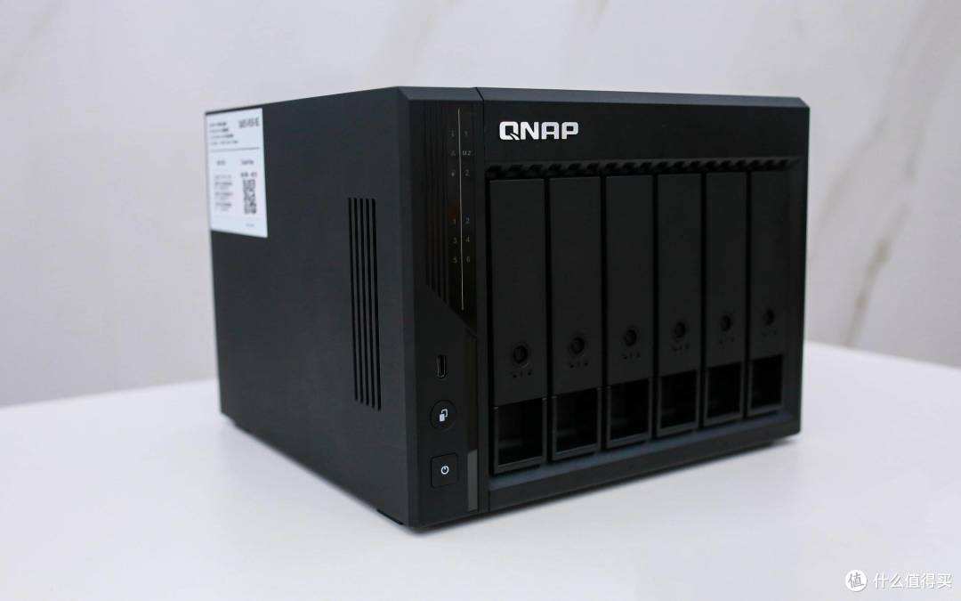 最值得买的6盘位 NAS——从性能到系统,全维度解读威联通 Qu605