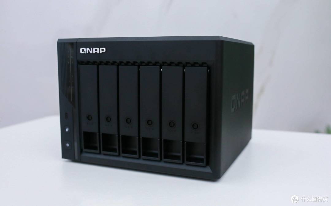 最值得买的6盘位 NAS——从性能到系统,全维度解读威联通 Qu605