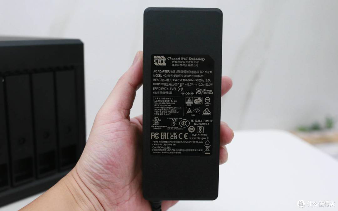 最值得买的6盘位 NAS——从性能到系统,全维度解读威联通 Qu605