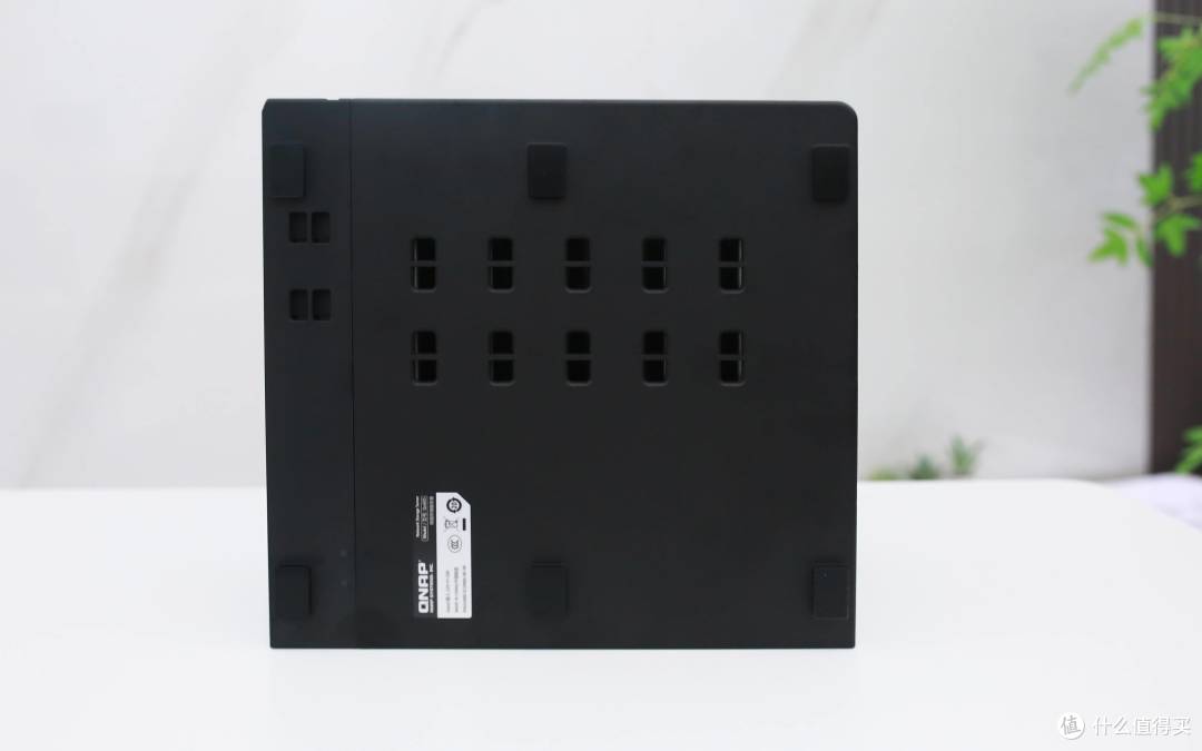 最值得买的6盘位 NAS——从性能到系统,全维度解读威联通 Qu605