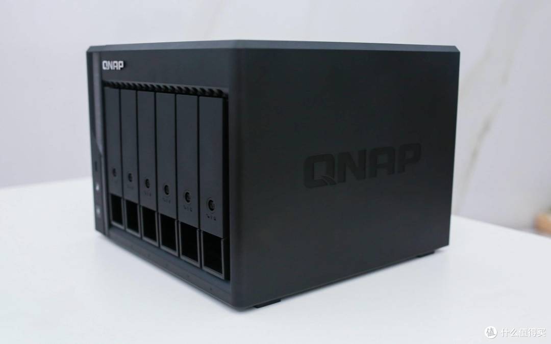 最值得买的6盘位 NAS——从性能到系统,全维度解读威联通 Qu605