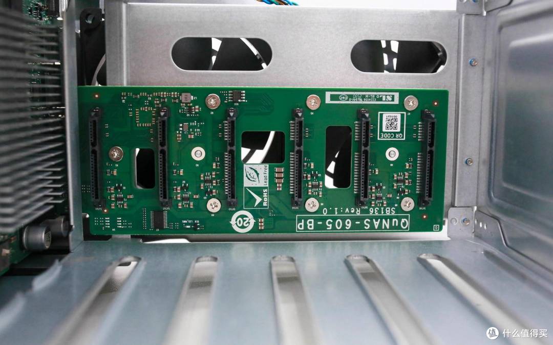 最值得买的6盘位 NAS——从性能到系统,全维度解读威联通 Qu605