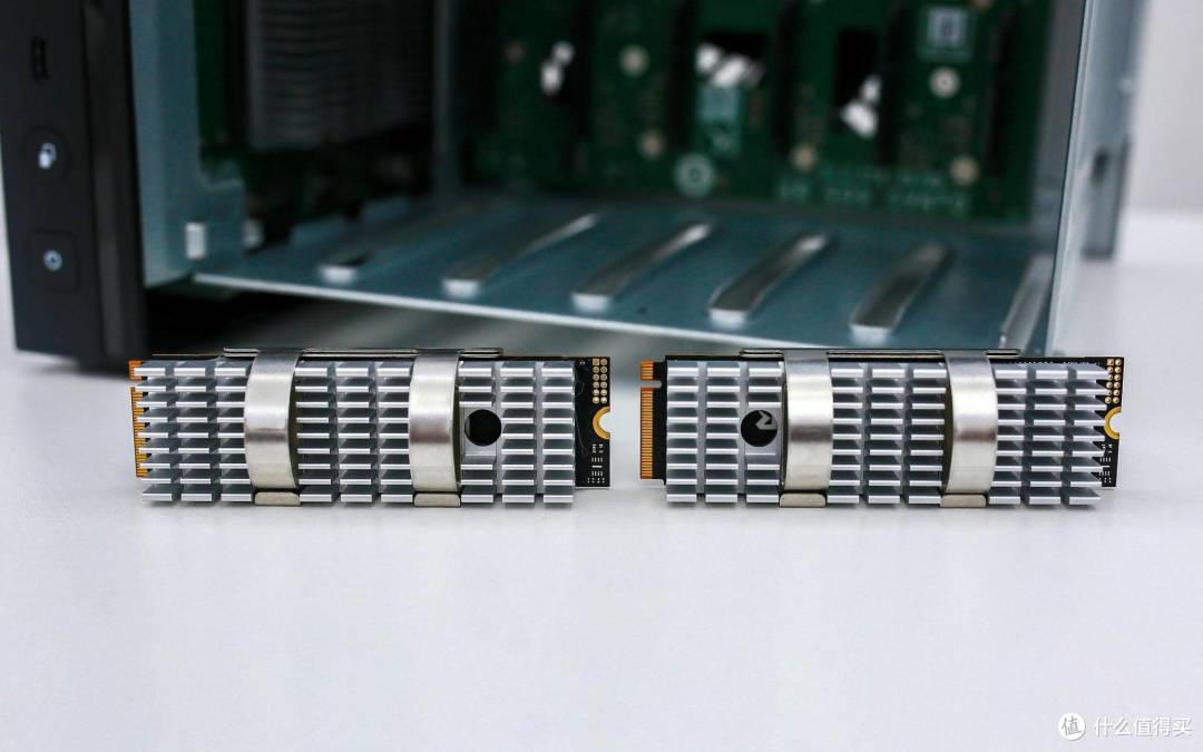最值得买的6盘位 NAS——从性能到系统,全维度解读威联通 Qu605