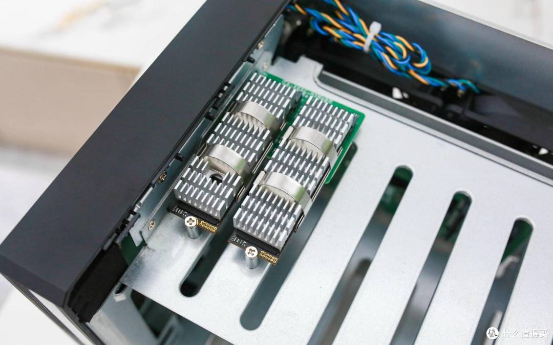 最值得买的6盘位 NAS——从性能到系统,全维度解读威联通 Qu605