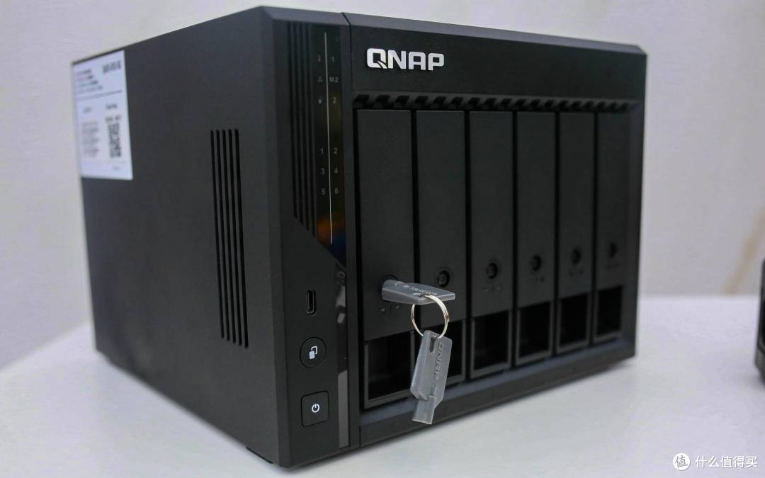 最值得买的6盘位 NAS——从性能到系统,全维度解读威联通 Qu605