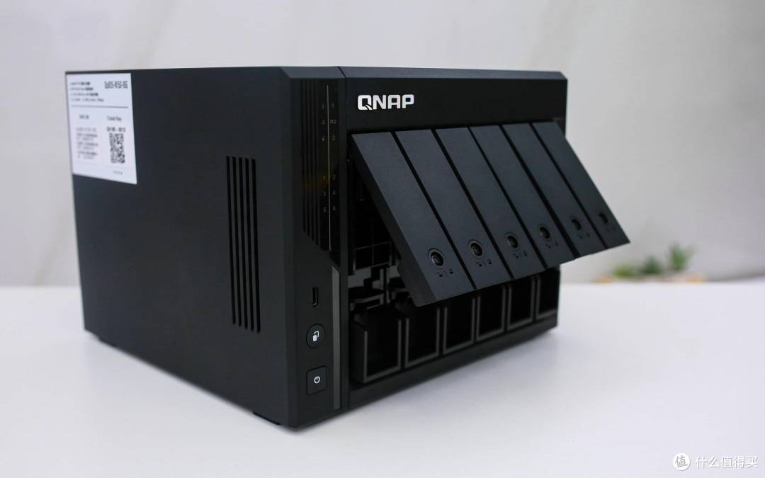 最值得买的6盘位 NAS——从性能到系统,全维度解读威联通 Qu605
