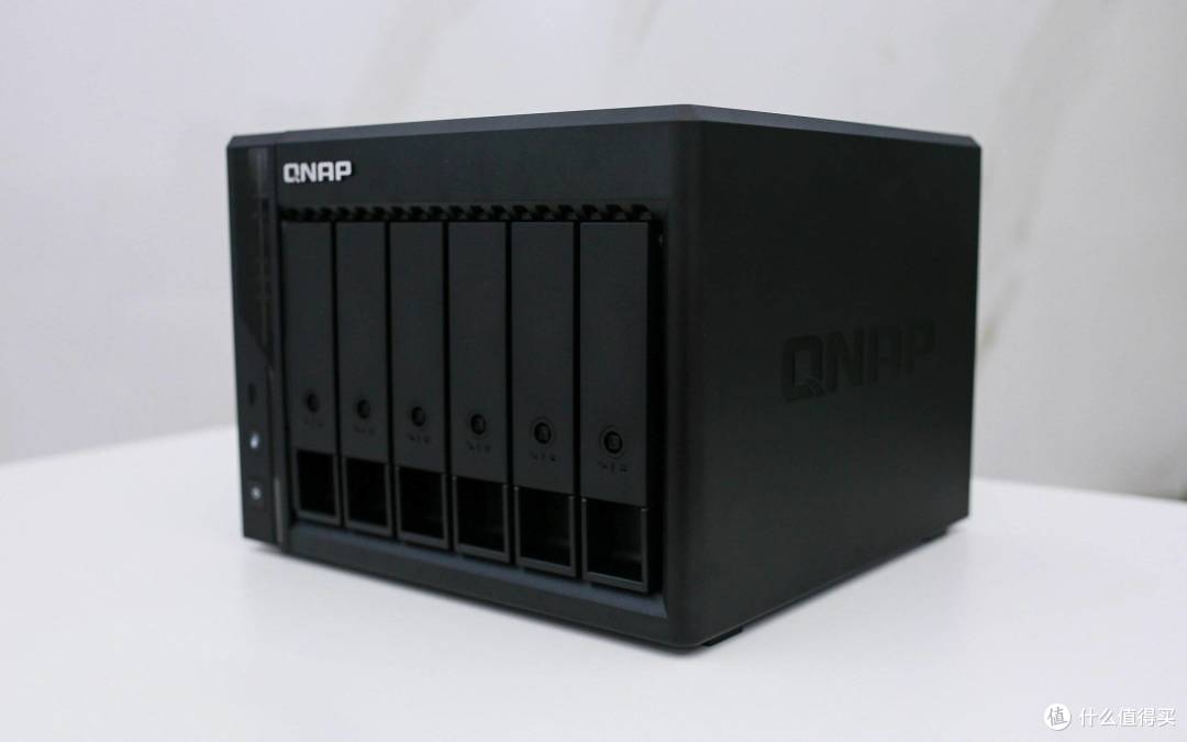 最值得买的6盘位 NAS——从性能到系统,全维度解读威联通 Qu605