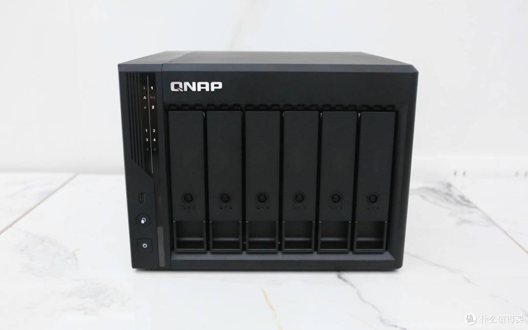 最值得买的6盘位 NAS——从性能到系统,全维度解读威联通 Qu605