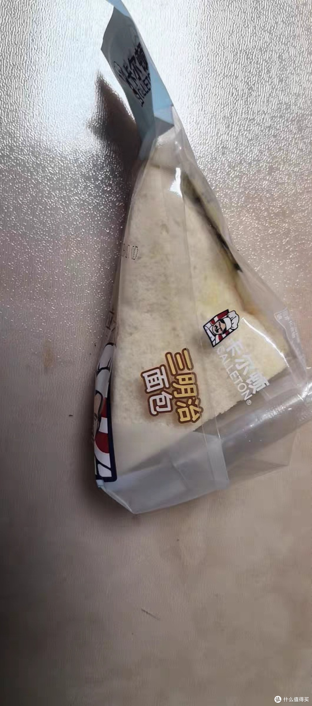 卡尔顿黑麦芋泥肉松三明治：早餐新宠