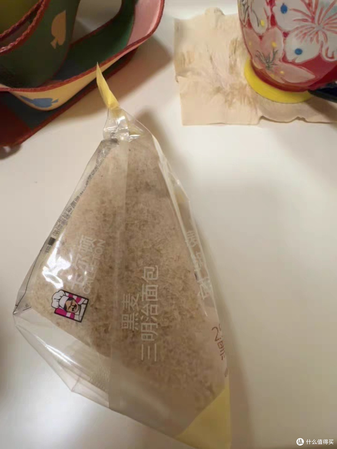 卡尔顿黑麦芋泥肉松三明治：早餐新宠