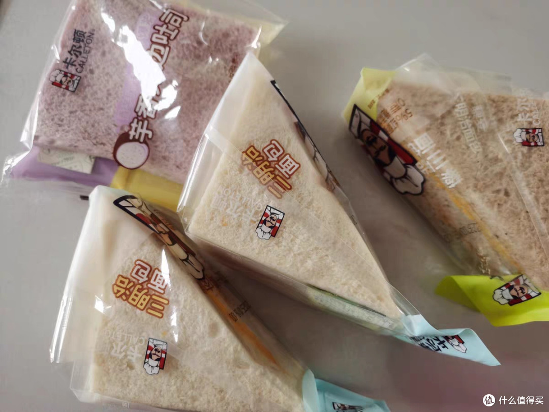 卡尔顿黑麦芋泥肉松三明治：早餐新宠