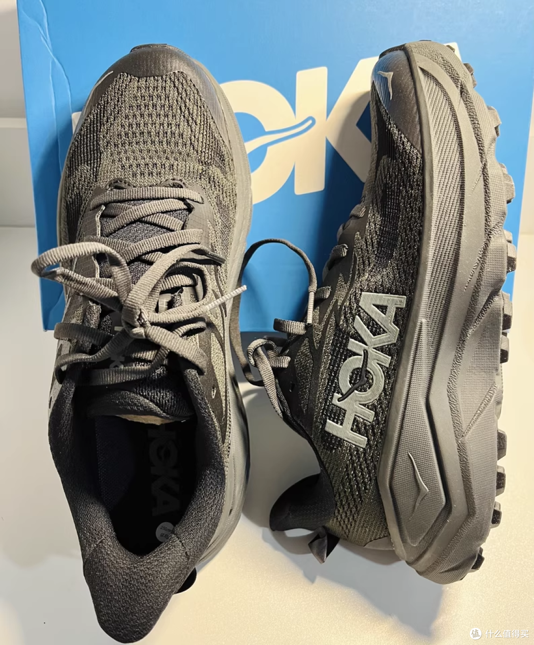 冷天晨跑不打退堂鼓!HOKA 挑战者 8 轻便又抗造