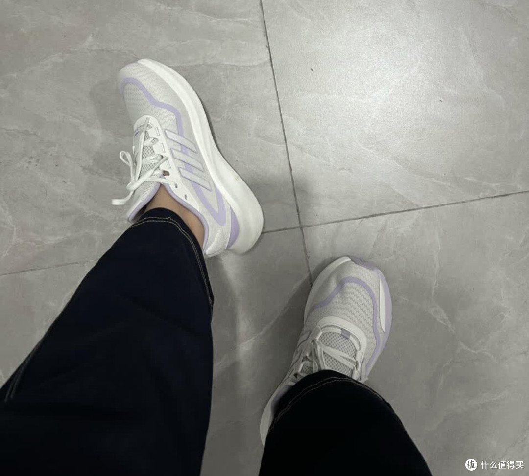 阿迪达斯跑步鞋|两百多就能拥有的轻盈舒适感,紫色好看又百搭!