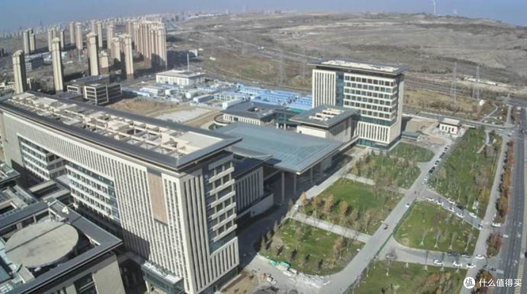 中建二局助力新疆国际医疗中心项目加速冲刺，高品质履约彰显担当