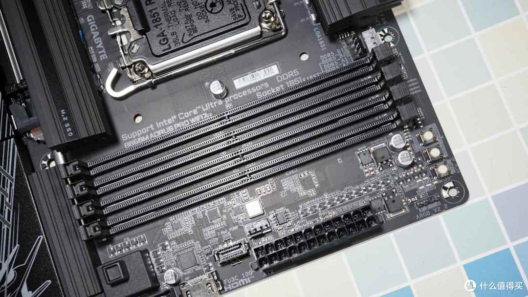 开箱技嘉电竞雕B860M AORUS PRO WIFI7板U套